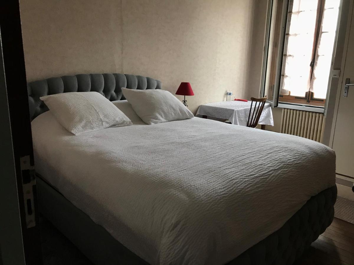 Logis Le Cheval Blanc Hotel Saint-Just  Exterior foto